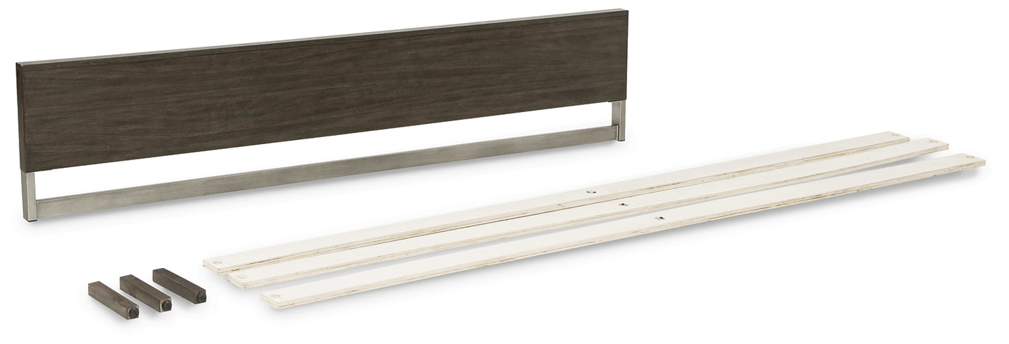 Arkenton Queen Panel Bed with Mirrored Dresser