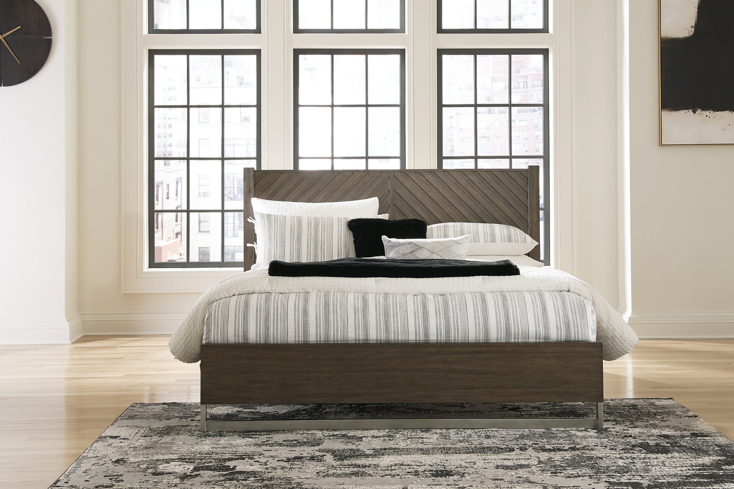 Arkenton King Panel Bed with Mirrored Dresser